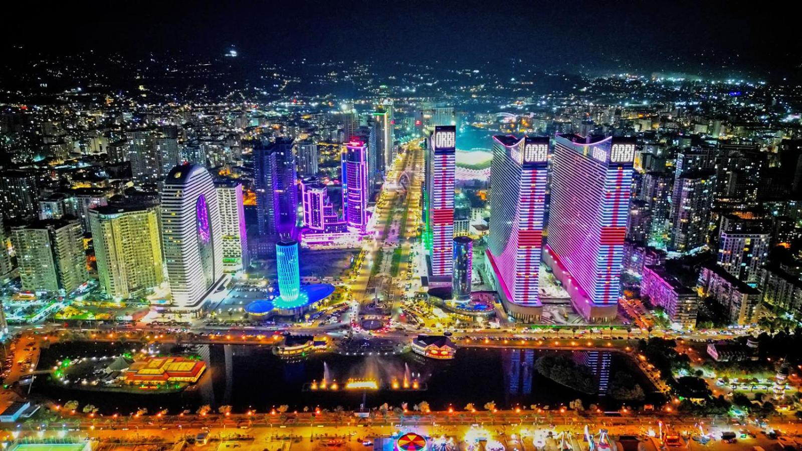 Panorama Seaview Batumi Lux Orbi City Buitenkant foto